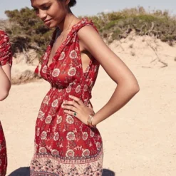 Louise Misha Robe Pluma Red Flowers -Pas Cher Vestylis Magasin large 36282 Robe Pluma Red Flowers