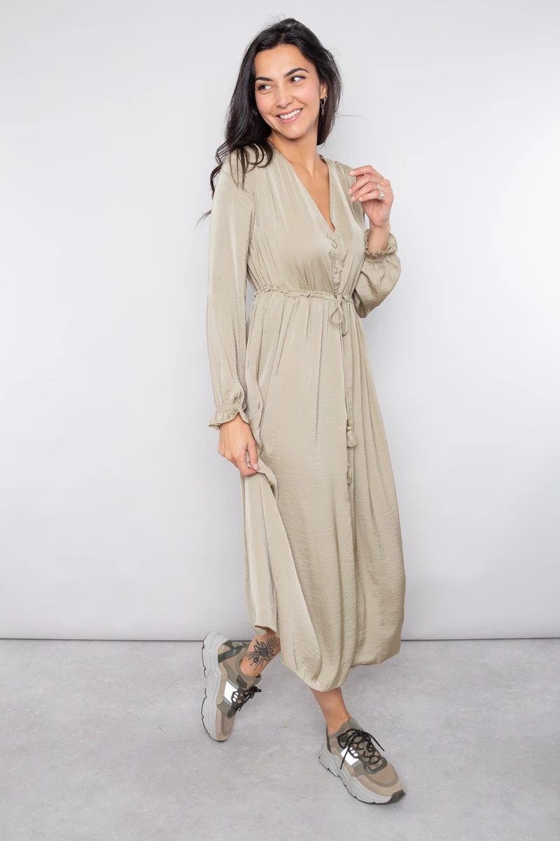 Louise Misha Robe Chally Khaki 7 Louise Misha Robe Chally Khaki – Image 5