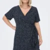 ONLY CARMAKOMA Robe Livia 2 ONLY CARMAKOMA Robe Livia -Pas Cher Vestylis Magasin large ONLY CARMAKO SpringSummer2023 4011609 15252210
