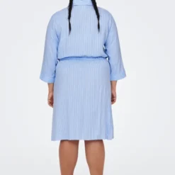 ONLY CARMAKOMA Robe Cartamari -Pas Cher Vestylis Magasin large only curvystribetskjortekjole blaa 1